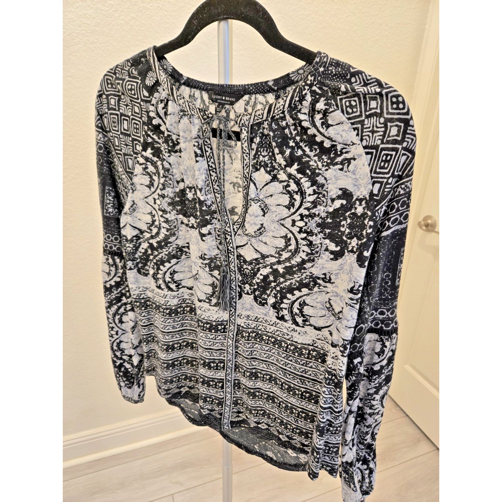 Lucky Brand Peasant Black White Paisley Tie Neck Boho Blouse Small Womens